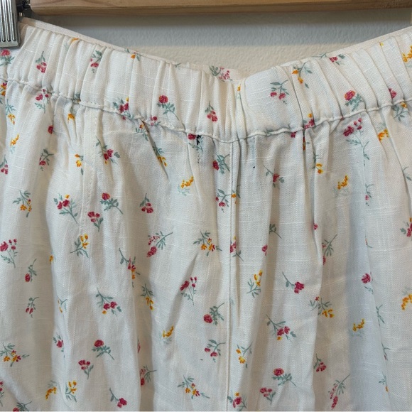 Wildfox Odessa Floral Shorts with Pearl Trim Size Medium White Floral NWT - Picture 11 of 14